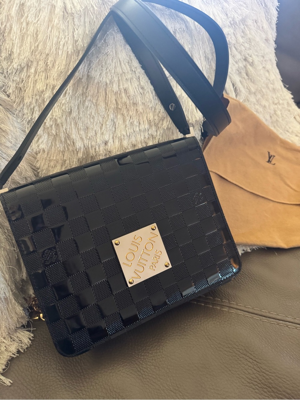 Louis Vuitton Black Damier Vernis Crossbody Shoulder Bag (can xbody)
